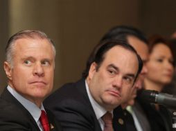 Beckmann González (der) opina que se trata de una problemática que va en detrimento tanto de empresarios como sus empleados.  /