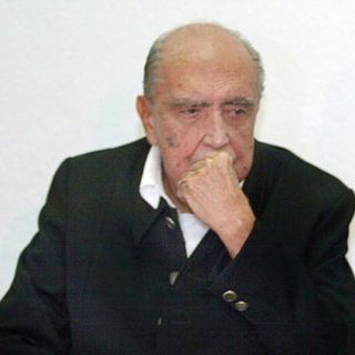 Oscar Niemeyer muestra ligera mejoría