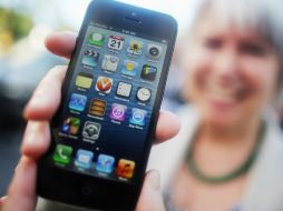 Se estima que el alza proyectada para este lunes refleja la predilección a nivel mundial de regalos como teléfonos inteligentes.ARCHIVO  /