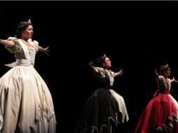 Karla Muñoz Arias, Luz Haydee Bermejo y Verónica de Larrea en la obra ''La emperatriz de la mentira'', que forma parte de la agenda FIL  /