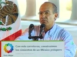 Calderón asegura que durante su sexenio se conectó a los mexicanos con los mexicanos con infraestructura. ESPECIAL  /