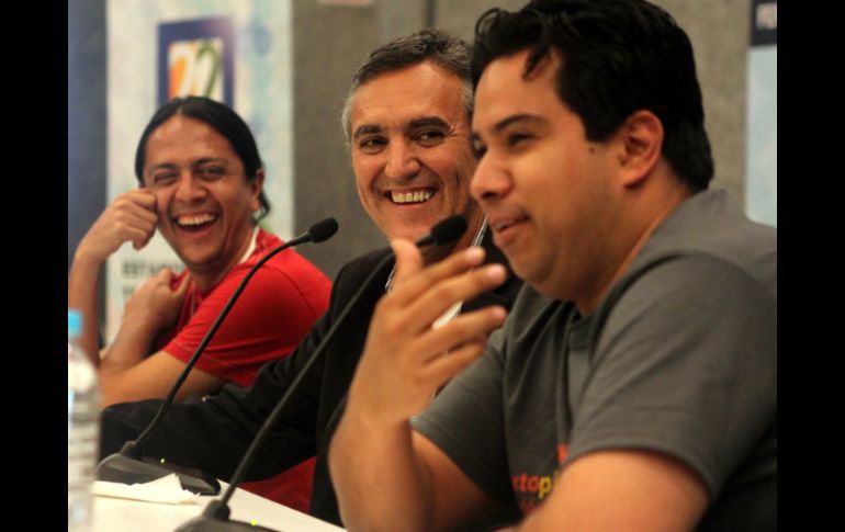 Con el humor que los caracteriza y menos mala leche, así escriben e ilustran este libro Trino y Carlos Velázquez.  /