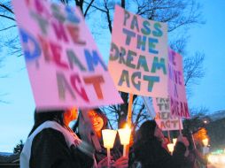 La propuesta demócrata contempla la legalización de estudiantes indocumentados que cumplan una serie de requisitos. AP  /