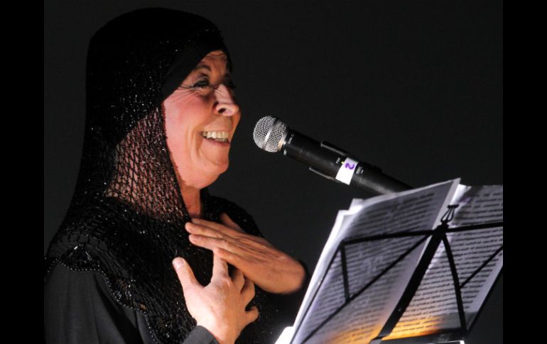 El artista se comunicó a través de susurros debido al cáncer de garganta que padece.  /