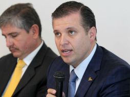 Imagen de Aguirre Lang (d), responsable de Proyectos Especiales de la Seproe. ARCHIVO  /