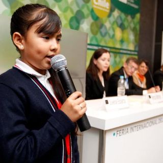 Premian a niños ''Comelibros''