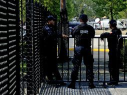 Granaderos les impiden acceder al Zócalo. AFP  /