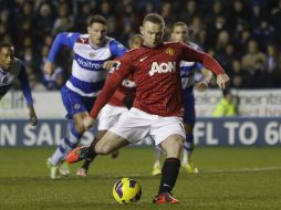 Wayne Rooney anotó de penal en el partido. AP  /