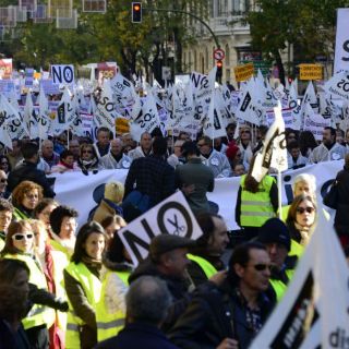 En Madrid se manifiestan contra privatización de hospitales públicos