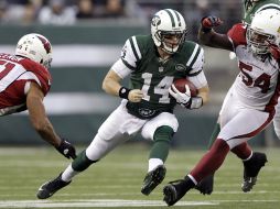 Greg McElroy (14) pudo llevar a los Jets a la victoria. AP  /