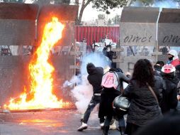 Se encontraron cilindros de gas para prender fuego y bombas molotov. ARCHIVO  /