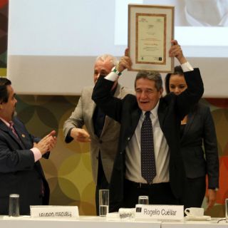 Rogelio Cuéllar rompe el protocolo