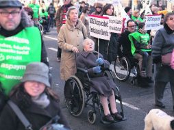 Los más desprotegidos se unen en Madrid para salvaguardar la asistencia pública. AP  /