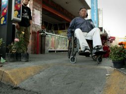 El alcalde dijo que no sólo las futuras residencias serán incluyentes, también edificios de la función pública. ARCHIVO  /