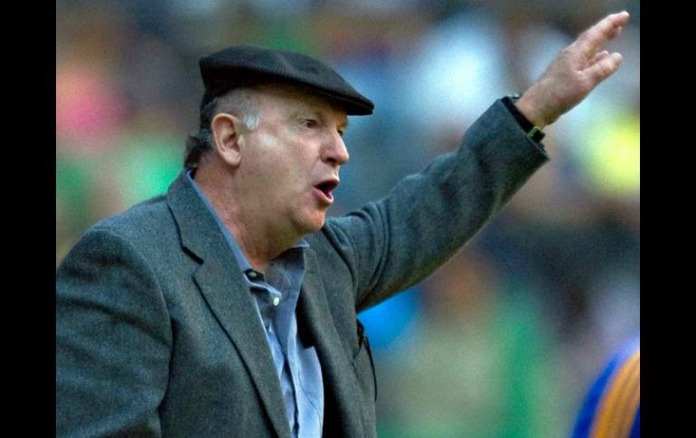 La idea es que el ex técnico de la selección mexicana tenga como auxiliar al chileno Carlos Poblete. MEXSPORT  /