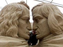 Escultura de arena en honor a los hermanos Grimm, durante festival moscovita. ARCHIVO  /