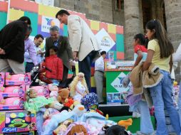 Hasta el 5 de enero habrá un contenedor en todas las televisoras locales de Azteca. ARCHIVO  /