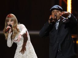 Taylor Swift y LL Cool  fueron los encargados de anunciar los nominados a los Grammy 2013 durante un concierto en Nashville. REUTERS  /