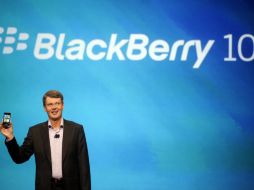 RIM está apostando a que los aparatos, que serán lanzados el 30 de enero, revivirán su suerte. REUTERS  /