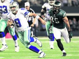 Tony Romo tiene solamente dos intercepciones en los últimos partidos, lo que ha ayudado a los Vaqueros para seguir con vida. AP  /