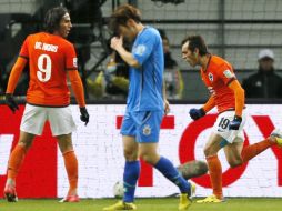De Nigris y Delgado celebran el gol que selló la victoria de Rayados. EFE  /