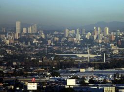 Autoridades recomiendan a la sociedad se cubrirse de manera adecuada las vías respiratorias y alimentarse bien. ARCHIVO  /