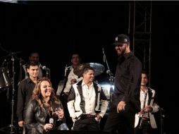 Jenni Rivera en un concierto, con su esposo Esteban Loaiza. XINHUA  /