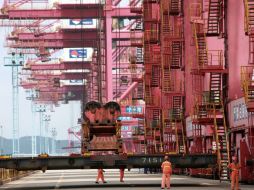 Analistas aseguran que una recuperación sostenida en la economía de China daría apoyo a los precios del petróleo. ARCHIVO  /