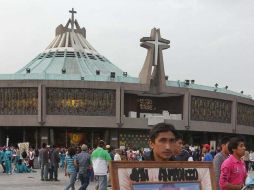 Continúa la llegada de feligreses al atrio de la Basílica de Guadalupe. NTX  /