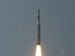 Seúl intenta detectar el paradero de la tercera fase del cohete, que según  Japón debería haber caído en aguas de Filipinas. AP  /