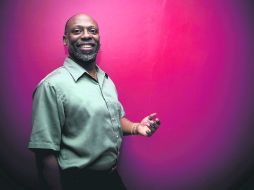 El reconocido director Leslie B. Dunner estará al frente de la OFJ en los tradicionales conciertos de las fiestas de esta parte del año  /