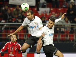 Momento en el que Paolo Guerrero (d) conectó el gol ganador. AP  /