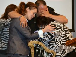 Los hermanos y la madre de Jenni ofrecieron un servicio religioso en memoria de la intérprete. EL UNIVERSAL  /