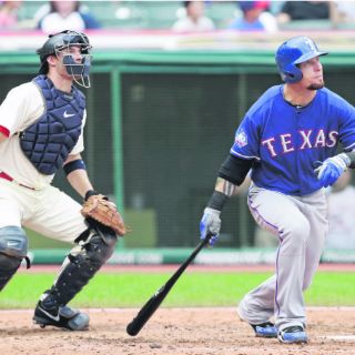 Josh Hamilton firma con los Angelinos