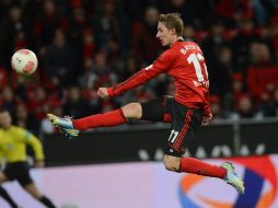 Stefan Kiessling fue la figura del equipo Bayer Leverkusen al anotar dos veces. AFP  /