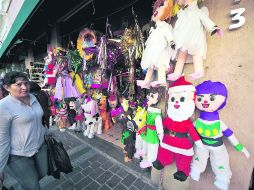Que no falte una. El mercado de las piñatas cuenta con diferentes opciones  /