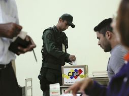Los venezolanos votan por gobernadores estatales. REUTERS  /