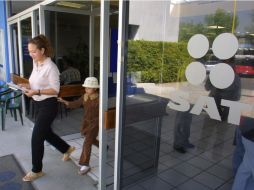 Los contribuyentes con ingresos mayores de cuatro millones de pesos al año deben expedir facturas electrónicas. ARCHIVO  /