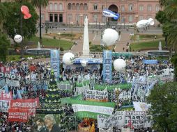 Los sindicalistas peronistas y los partidos de izquierda realizaron una alianza durante la marcha. AFP  /