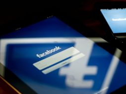 Facebook ya utiliza señales sociales, por ejemplo conexiones entre amigos. ARCHIVO  /