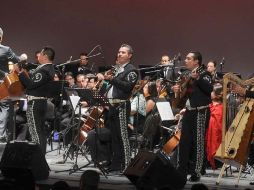 Omar Arreola recibió como premio el galardón que lo acredita como ganador, así como la oportunidad de grabar un CD. ARCHIVO  /