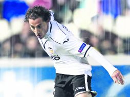 Novedad. El volante tapatío disputa por primera vez el torneo con el que siempre soñó: la Liga de Campeones de Europa. ARCHIVO  /