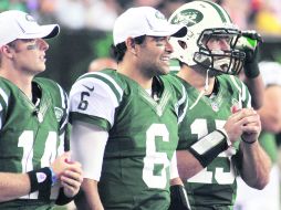 Los tres involucrados. Greg McElroy (izq.) fue el ganador de todo, ya que sería el único quarterback que se quedaría en el equipo. AP  /