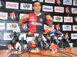 El delantero durante su presentación ante los medios.  /