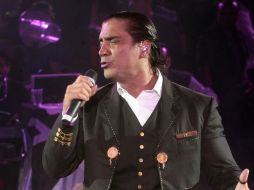 Alejandro Fernández recordó a su padre y cantó algunos de los temas que lo hicieron famoso. ARCHIVO  /