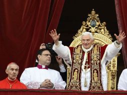 El líder católico se asomó a la ventana central de la Basílica de San Pedro. XINHUA  /