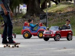 En la unidad Tucson, decenas de niños también salieron a probar sus juguetes.  /