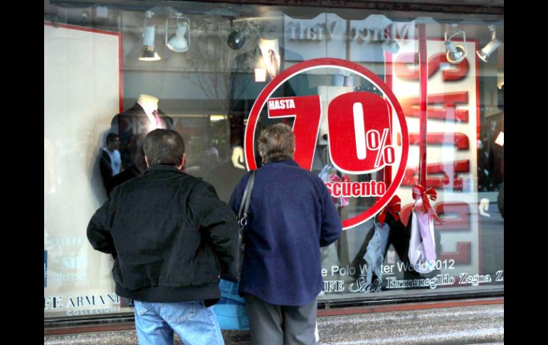 La Condusef recomendó reservar una parte de su aguinaldo para el arranque del año. ARCHIVO  /