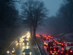 Las condiciones de viaje en carreteras se considera peligrosa debido a la nieve. EFE  /
