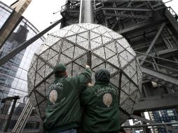 Un uso apropiado es ''En Nueva York se preparan para la macrofiesta de fin de año''. REUTERS  /